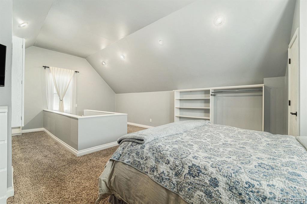 132 S Wilson Avenue Property Photo 26