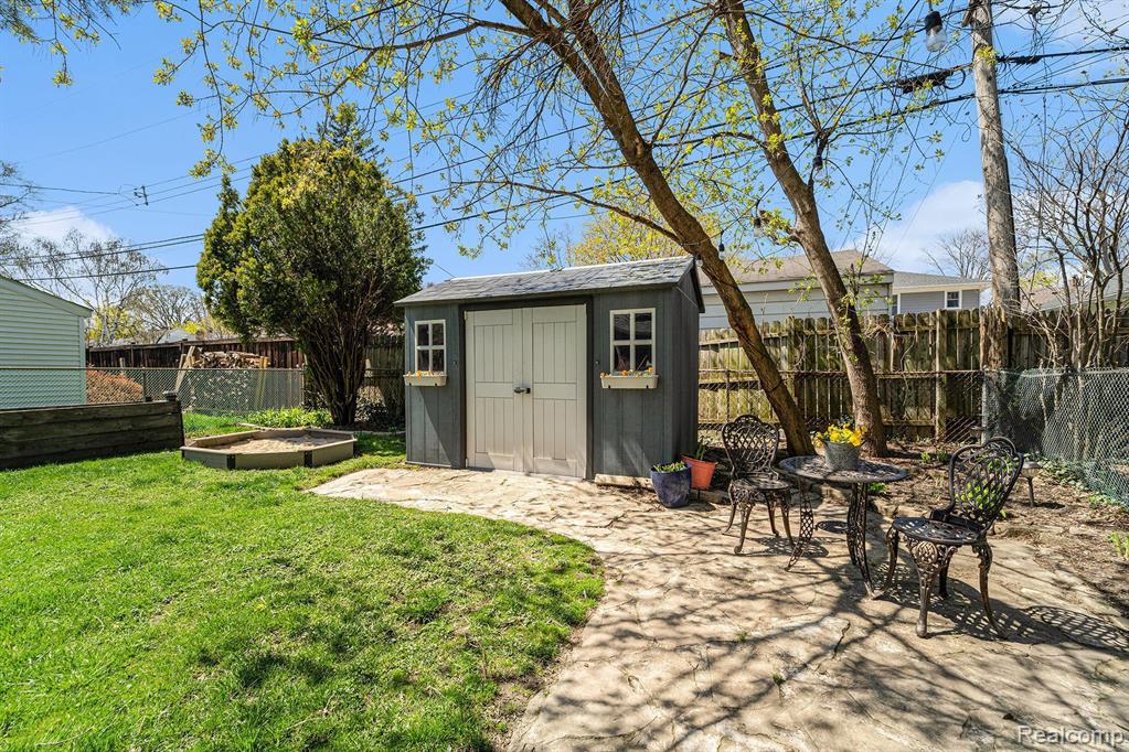 132 S Wilson Avenue Property Photo 35