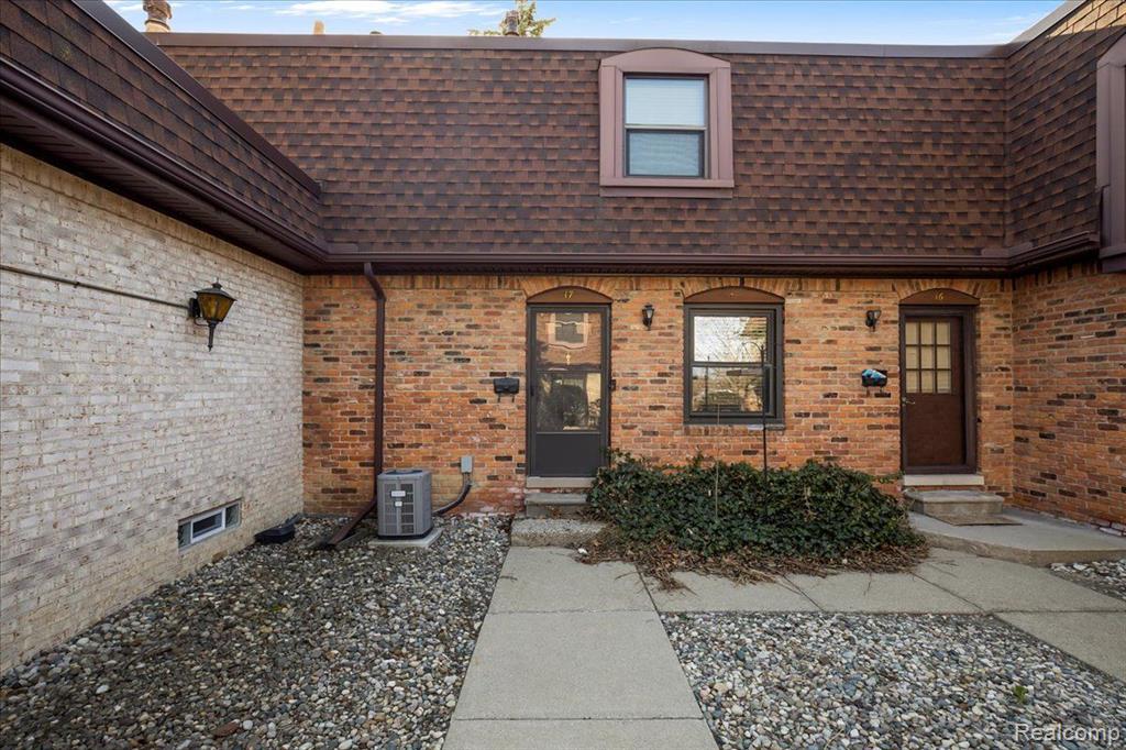 5055 Crooks Road Property Photo 1
