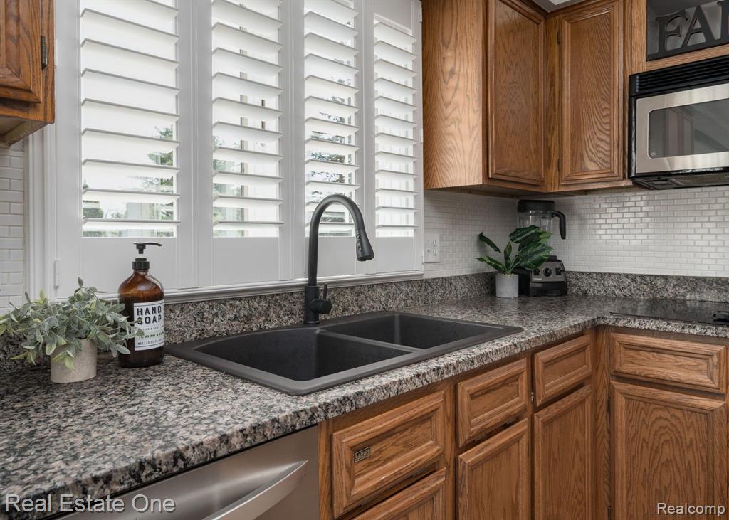 1686 Old Homestead Drive Property Photo 15