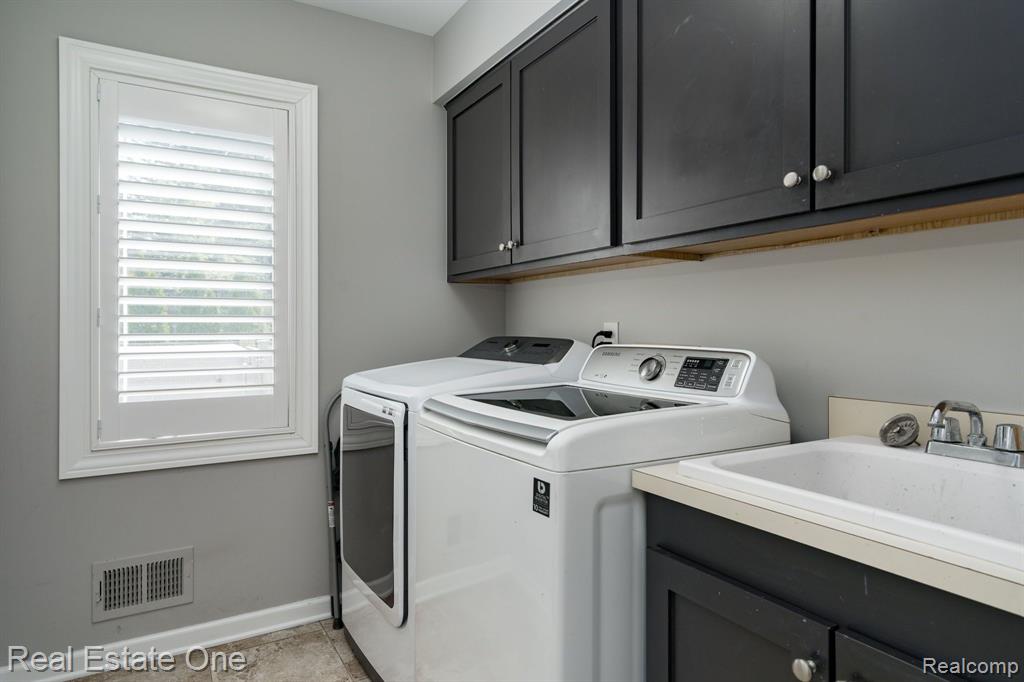 1686 Old Homestead Drive Property Photo 27