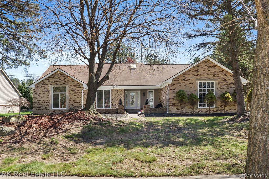 1047 Falcon Drive Property Photo 1