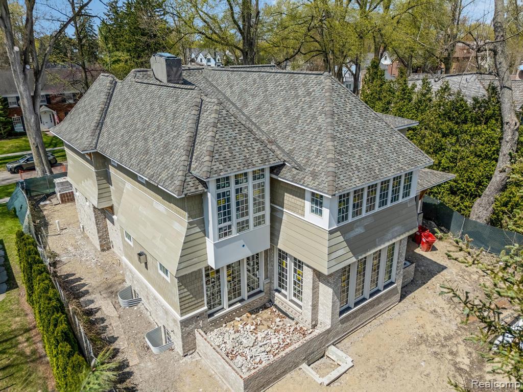 329 Linden Road Property Photo 5