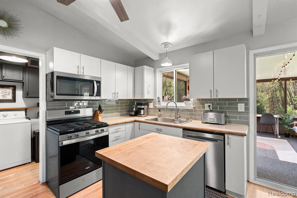 3286 Spring Meadow Drive Property Photo 16