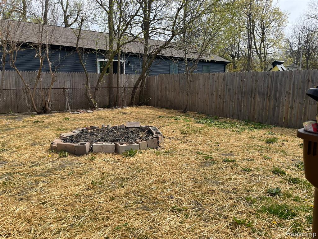 417 E Hunt Street Property Photo 33