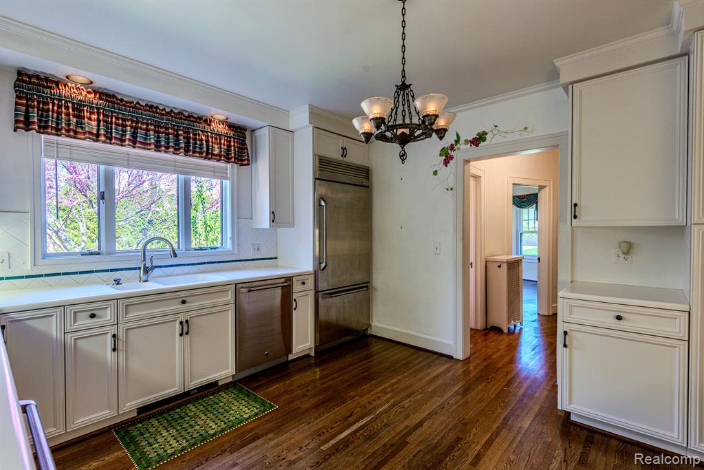 434 Hendrie Boulevard Property Photo 3