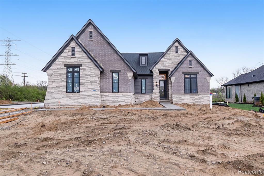 12771 N Pointe Drive Property Photo 2