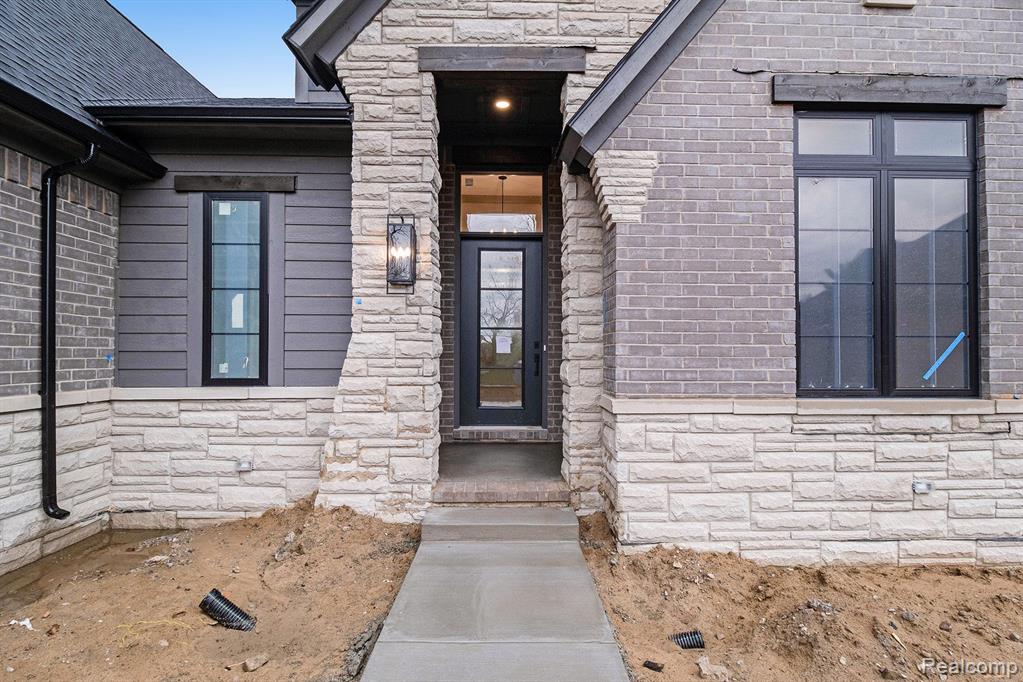 12771 N Pointe Drive Property Photo 8