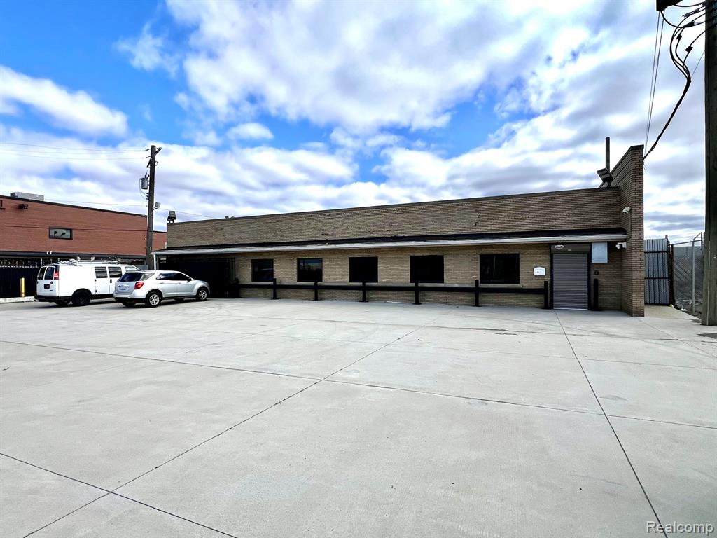 14050 OAKLAND Street Property Photo 1