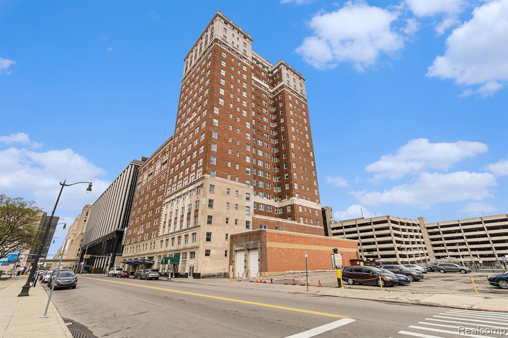 525 W Lafayette Boulevard Property Photo 3