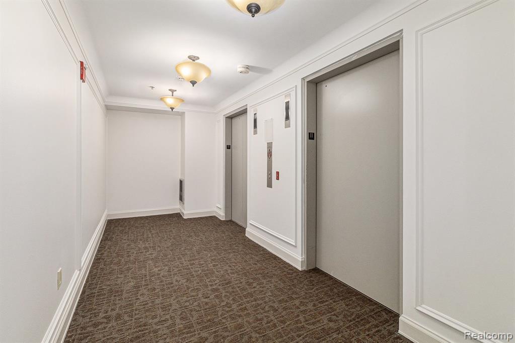 525 W Lafayette Boulevard Property Photo 6