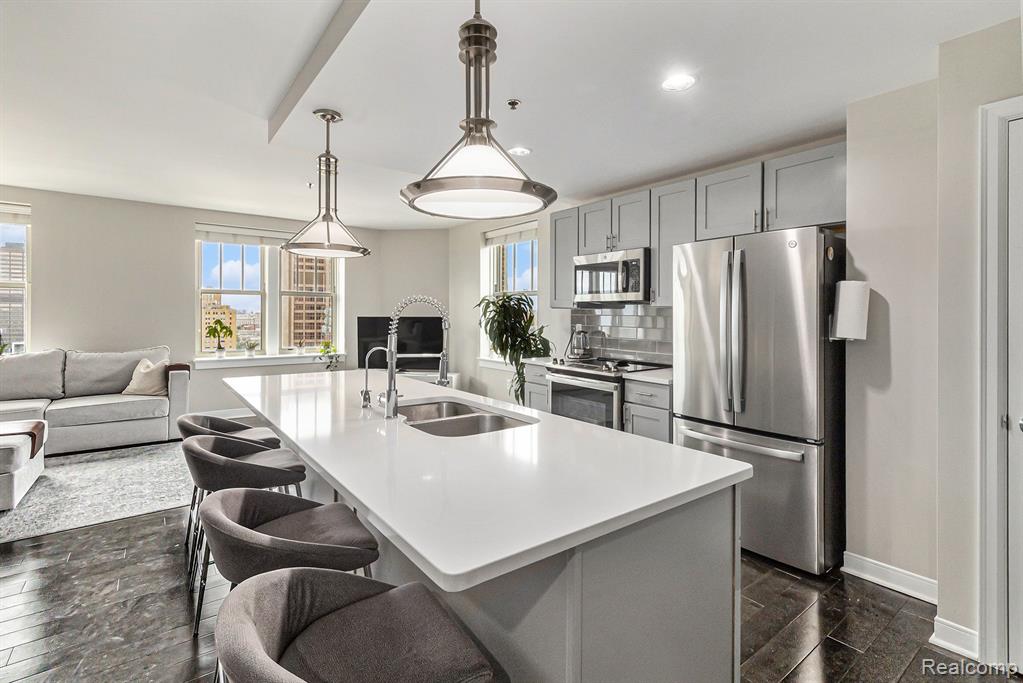 525 W Lafayette Boulevard Property Photo 8