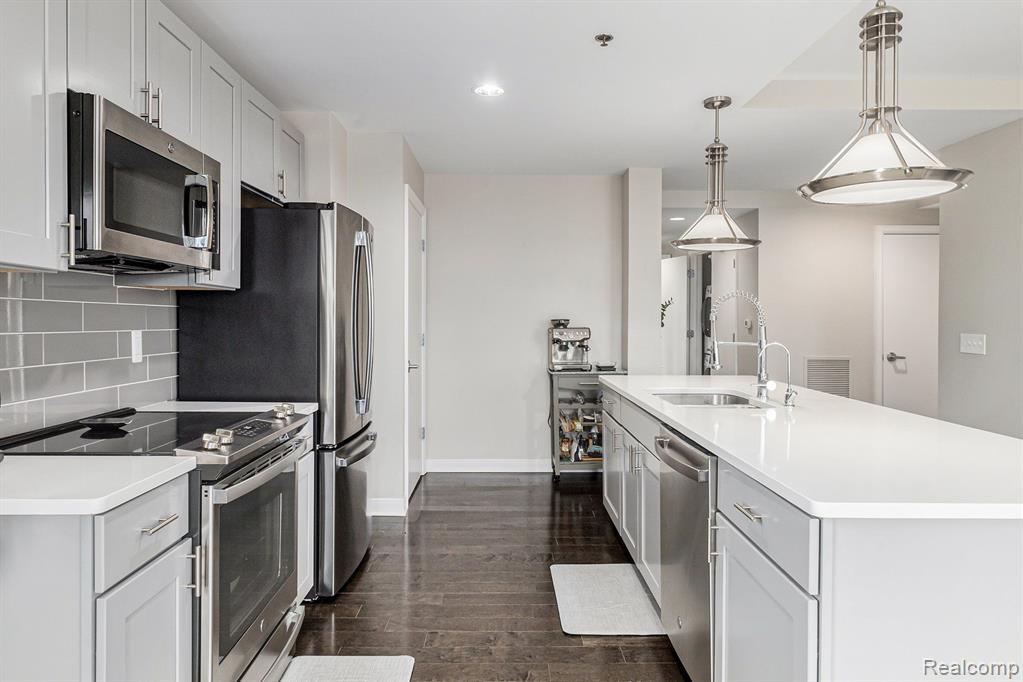 525 W Lafayette Boulevard Property Photo 9
