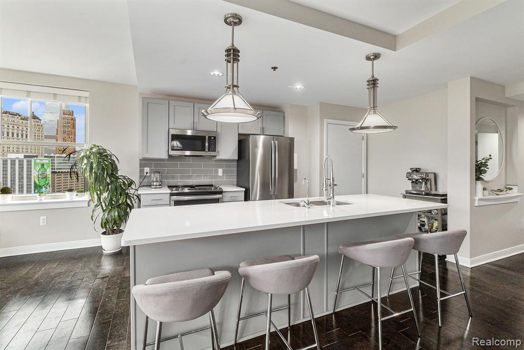 525 W Lafayette Boulevard Property Photo 10