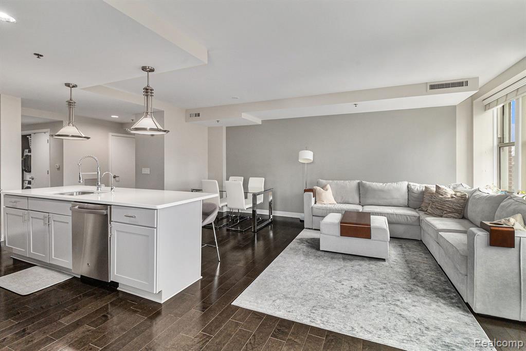 525 W Lafayette Boulevard Property Photo 14