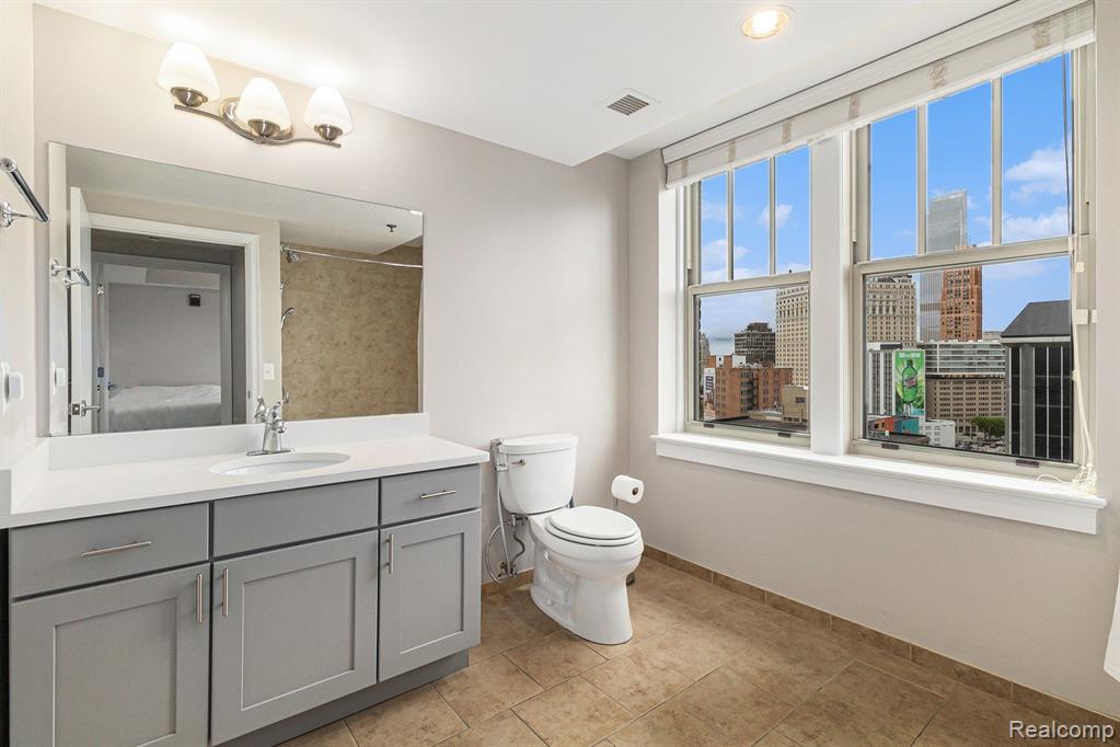 525 W Lafayette Boulevard Property Photo 15
