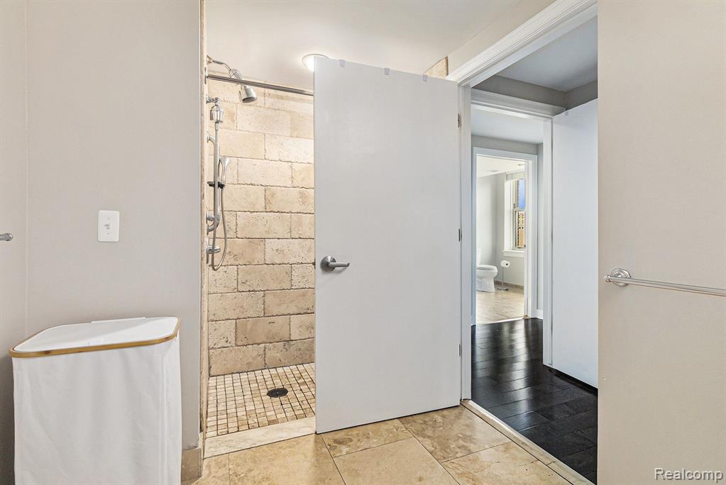 525 W Lafayette Boulevard Property Photo 19
