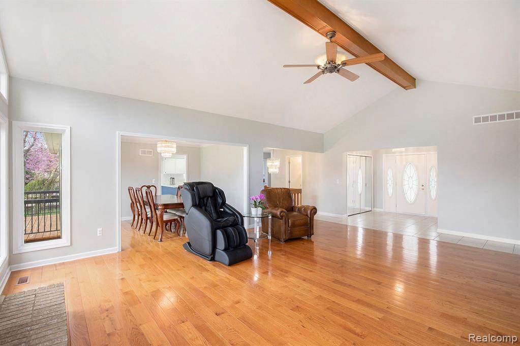 1204 Bradbury Drive Property Photo 8