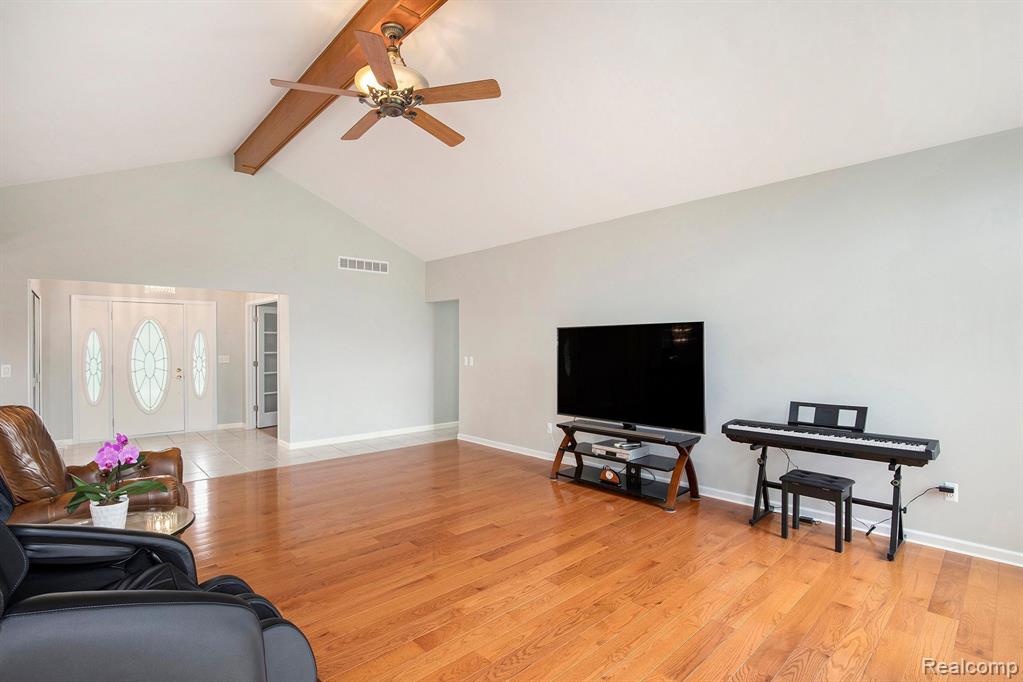 1204 Bradbury Drive Property Photo 9
