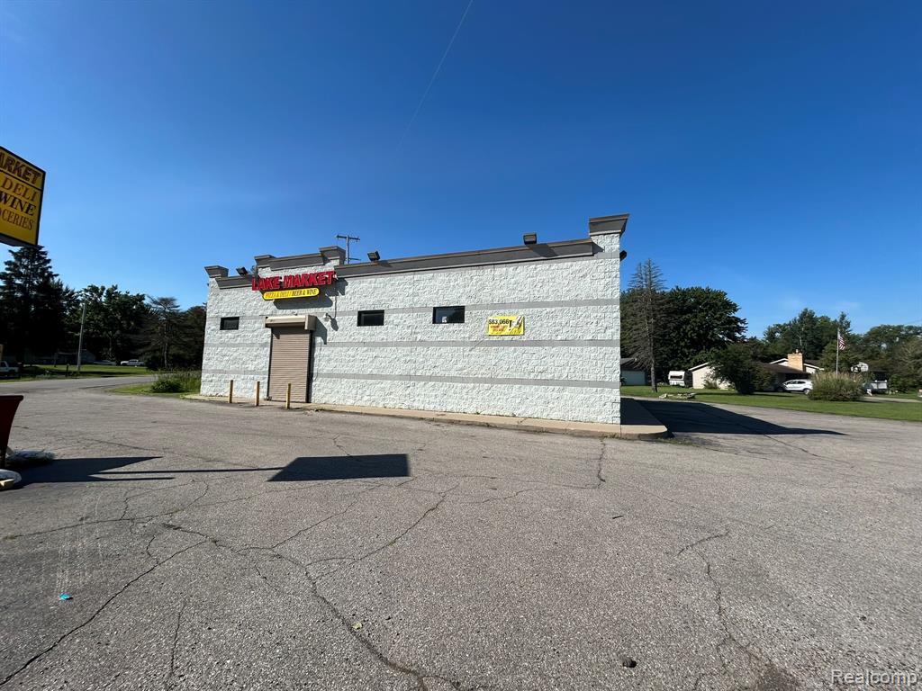 1372 E Lake Road Property Photo 1