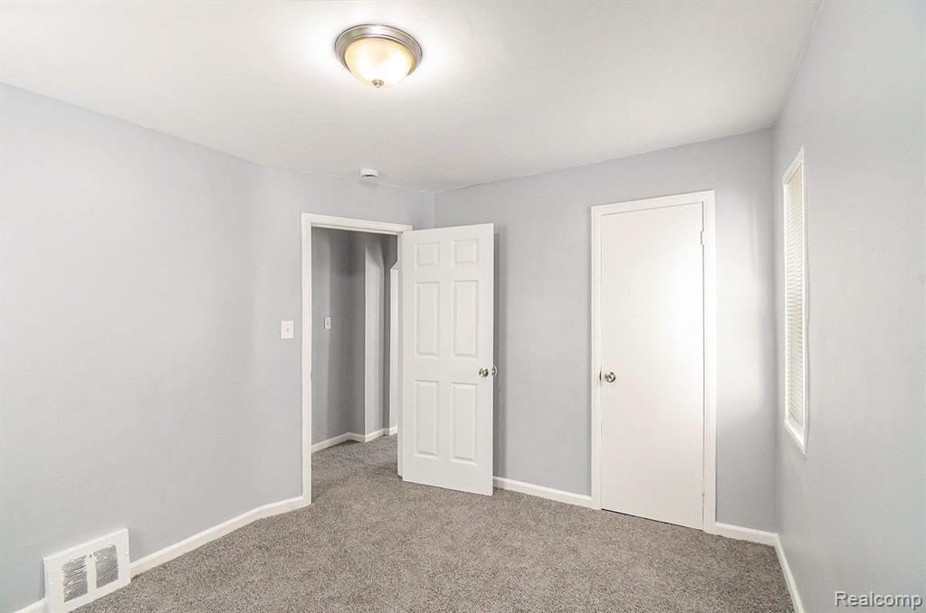 887 University Drive Property Photo 11