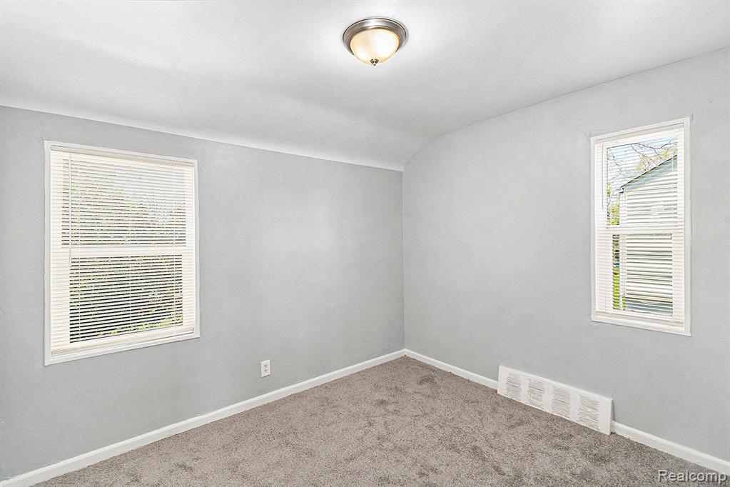 887 University Drive Property Photo 12