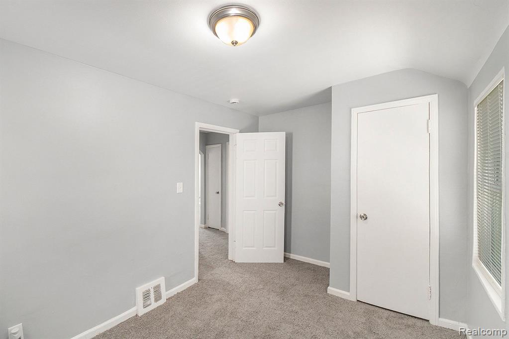 887 University Drive Property Photo 13