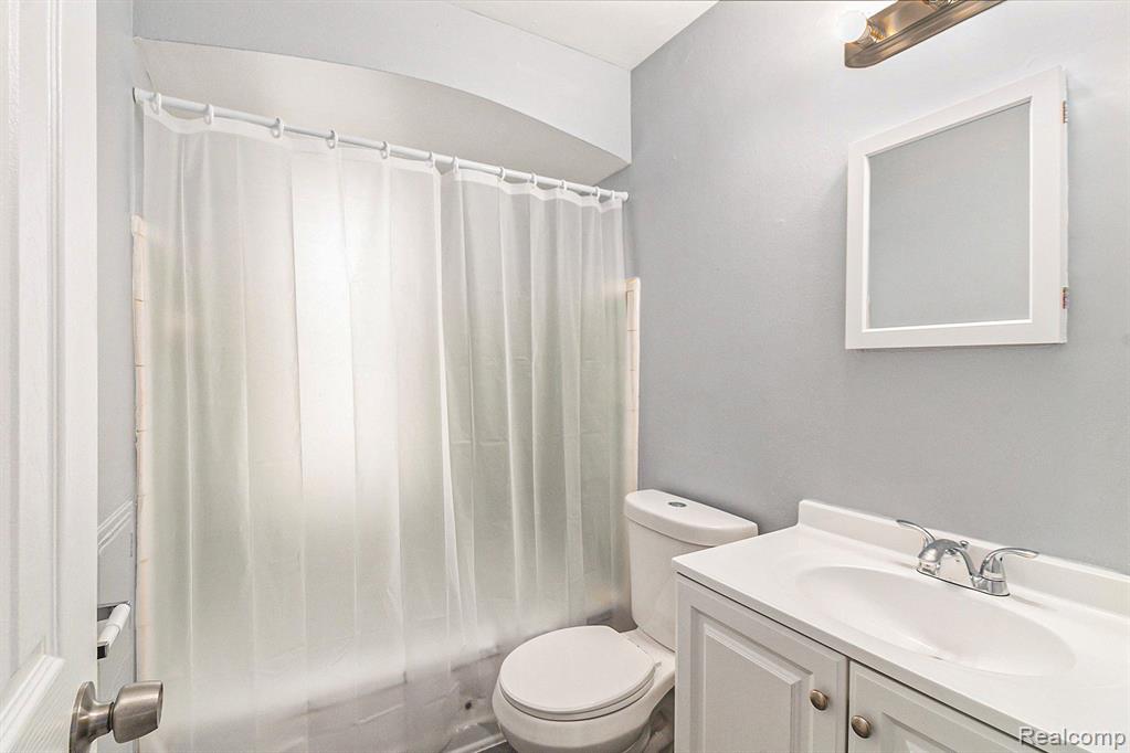 887 University Drive Property Photo 14