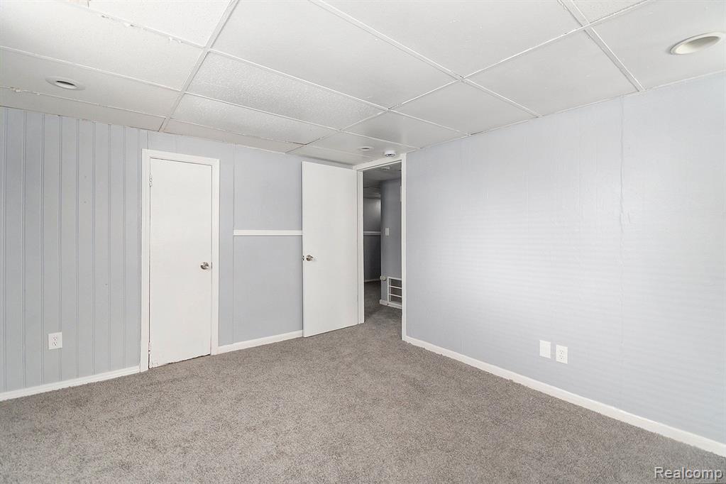 887 University Drive Property Photo 16