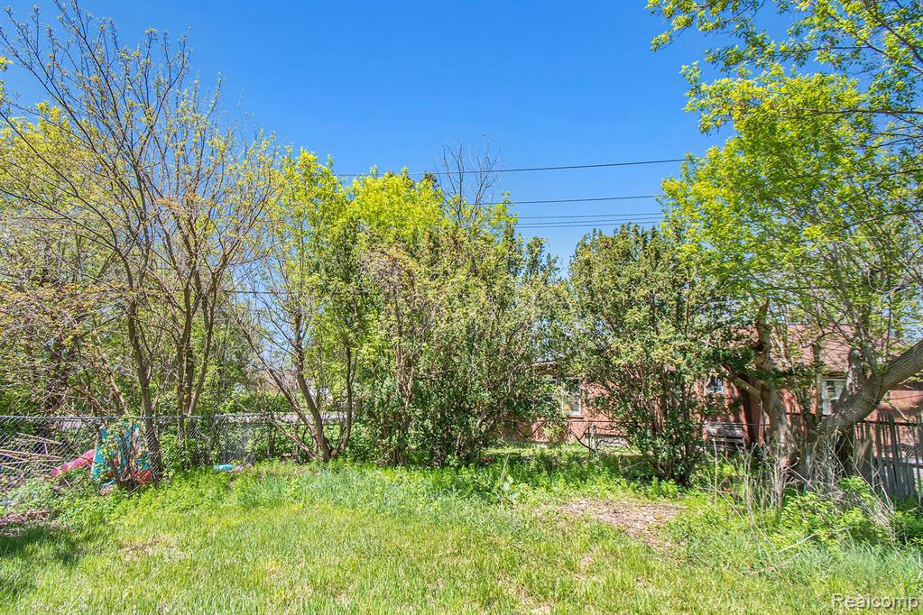 887 University Drive Property Photo 24