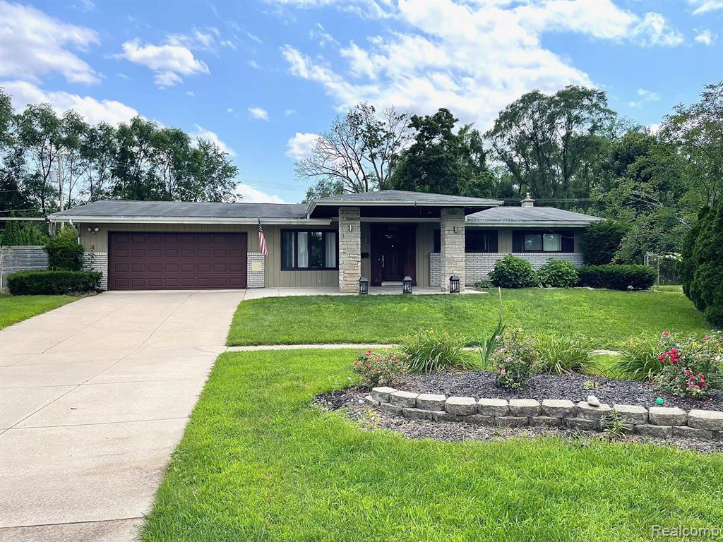 8488 ROBINWOOD Circle Property Photo 1
