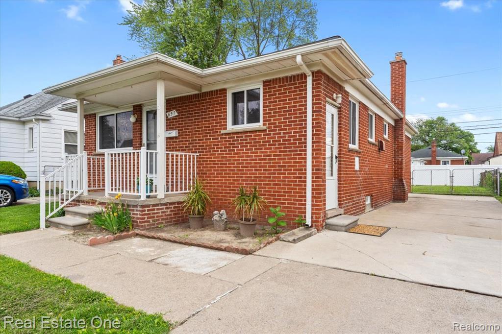 657 HIGHLAND AVENUE Avenue Property Photo 1