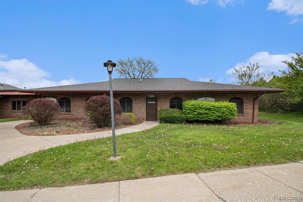 1127 Villa Linde Property Photo 1