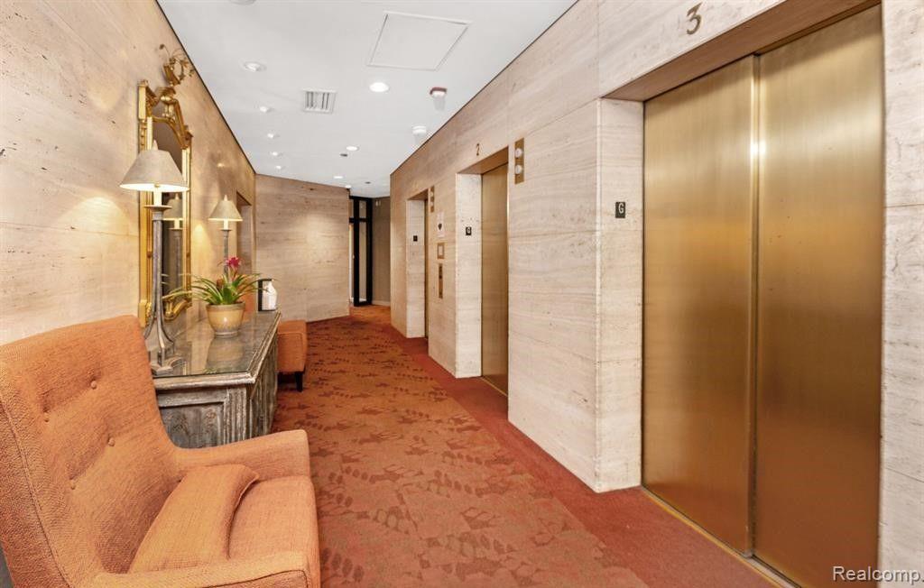 5000 Town Center Property Photo 27