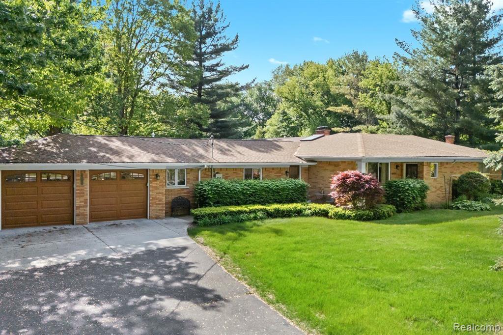 52851 Fairchild Road Property Photo 2