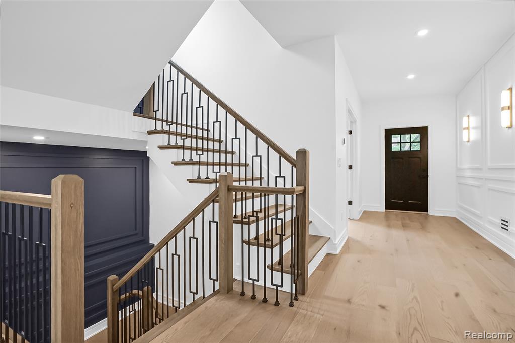 227 W Houstonia Avenue Property Photo 6