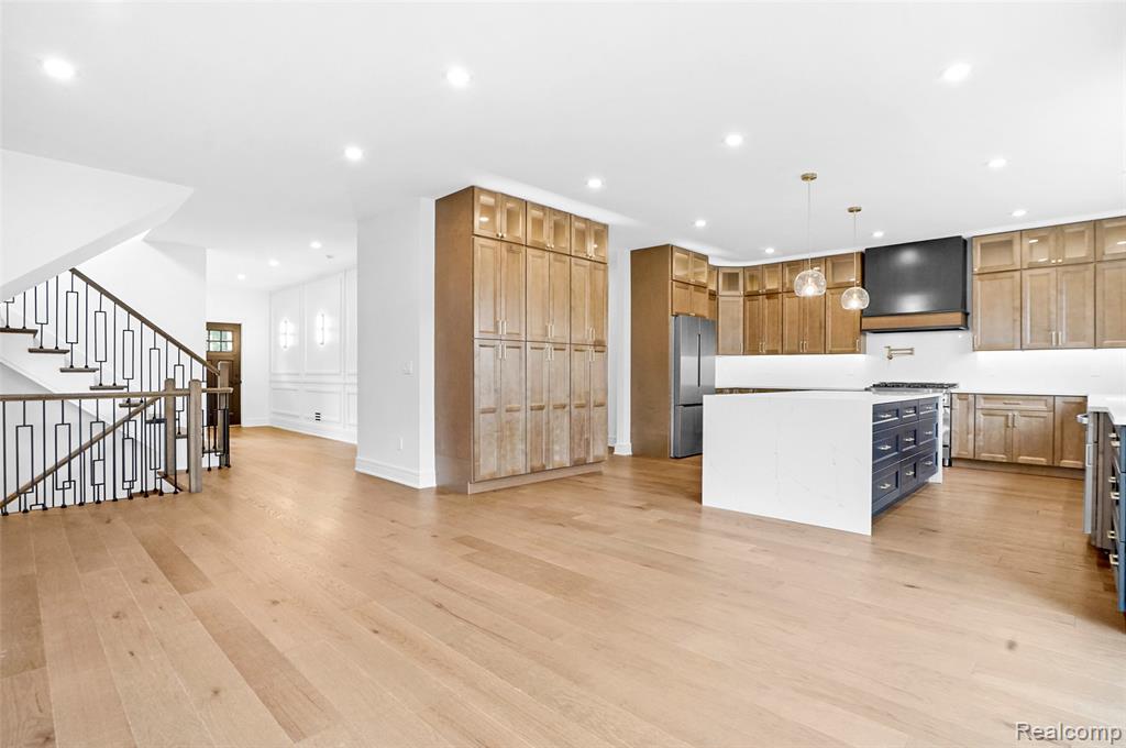 227 W Houstonia Avenue Property Photo 8