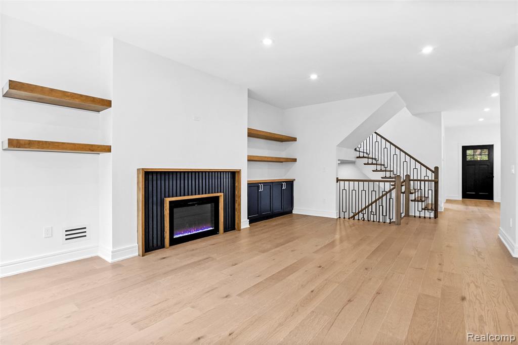 227 W Houstonia Avenue Property Photo 17