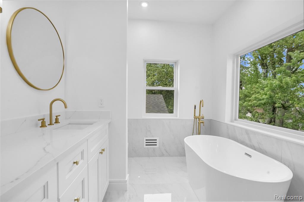 227 W Houstonia Avenue Property Photo 27
