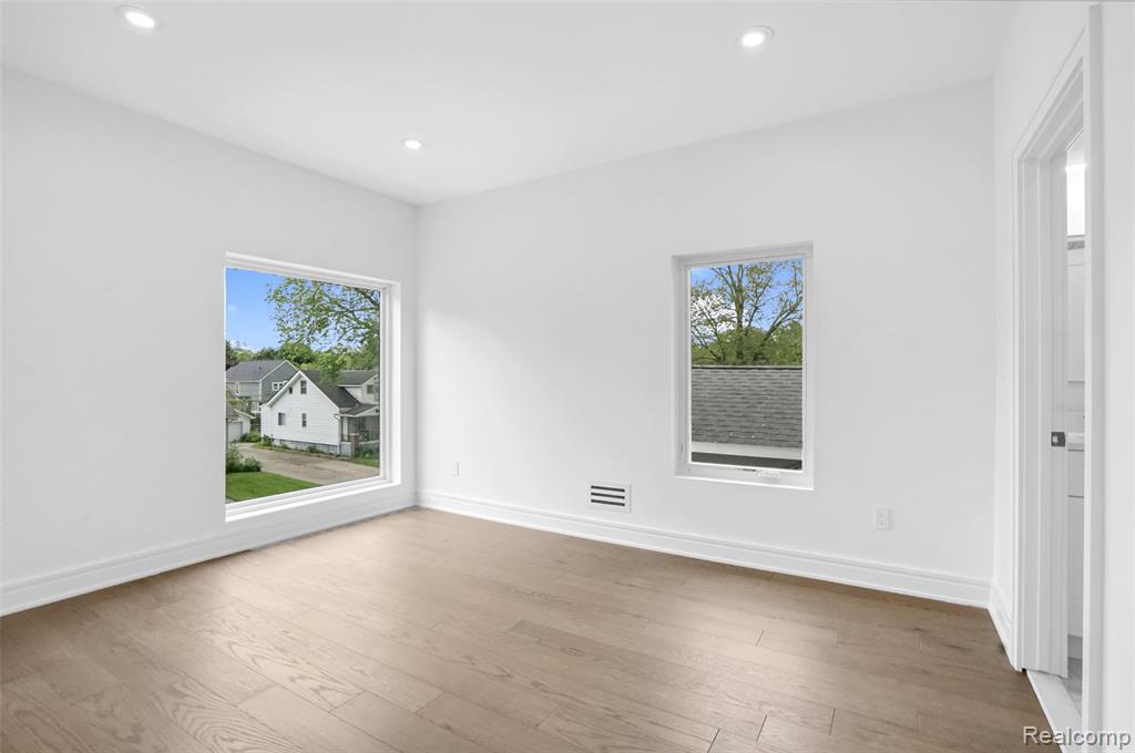 227 W Houstonia Avenue Property Photo 32