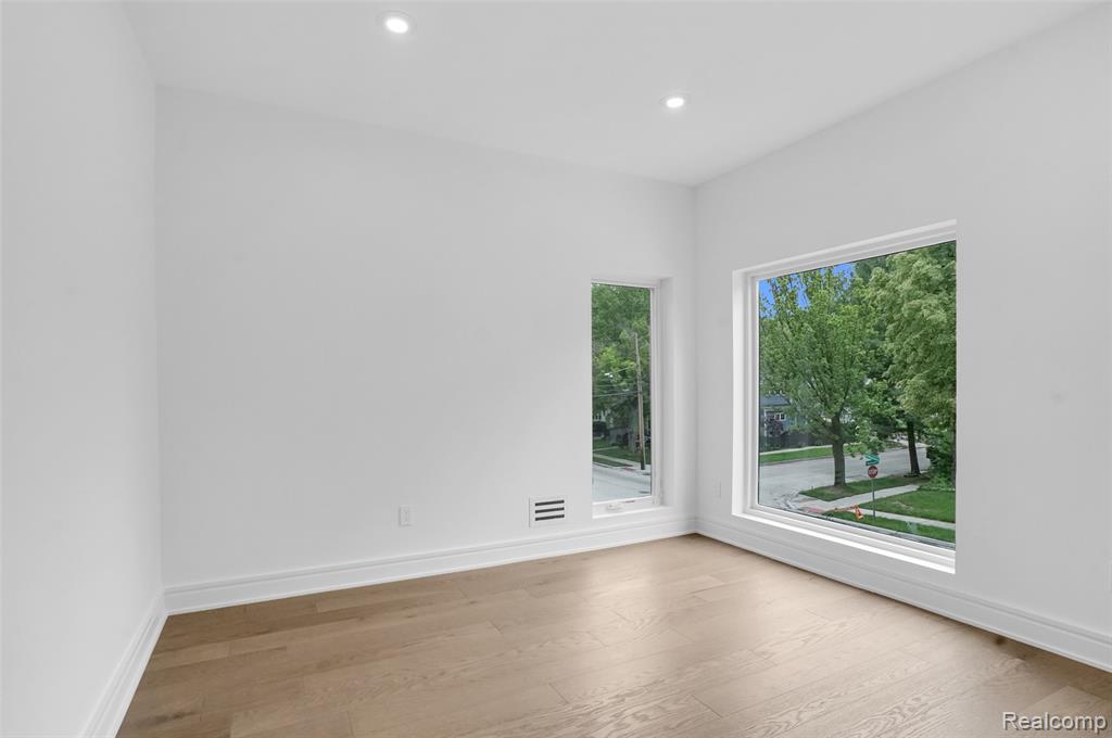 227 W Houstonia Avenue Property Photo 35
