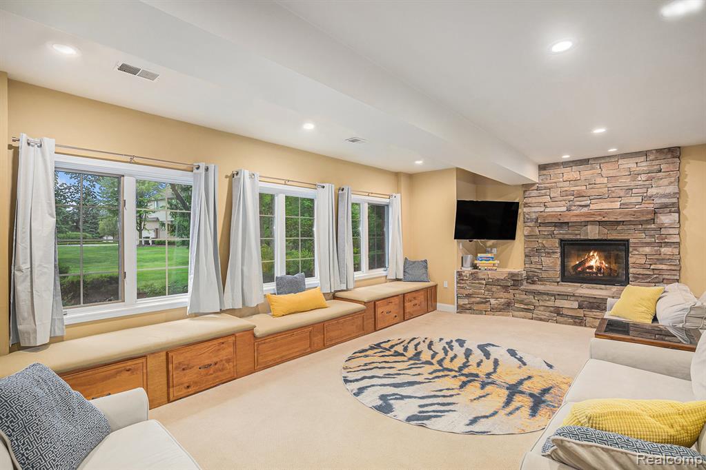 846 Majestic Property Photo 33