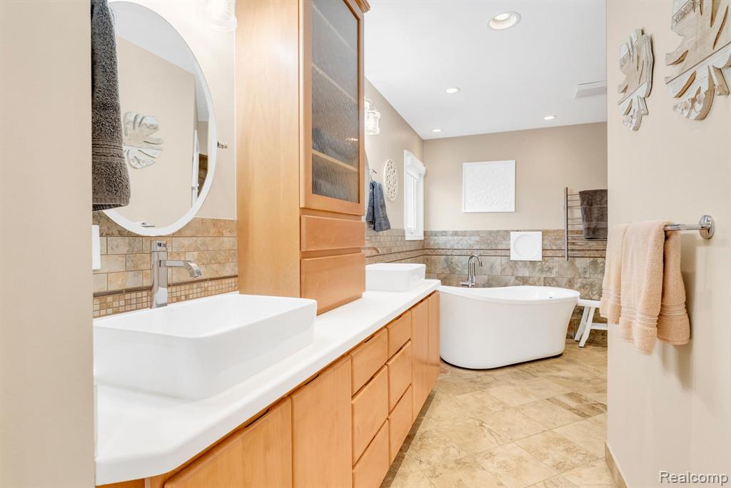 49370 Bay Lane Property Photo 49