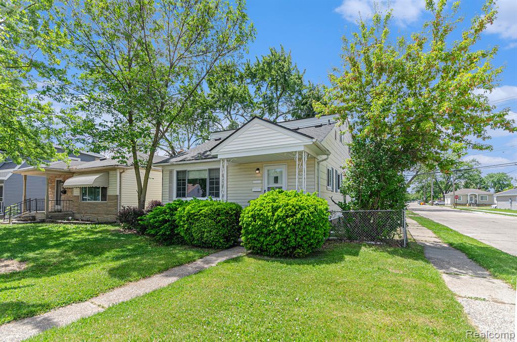 24309 Tuscany Avenue Property Photo 3