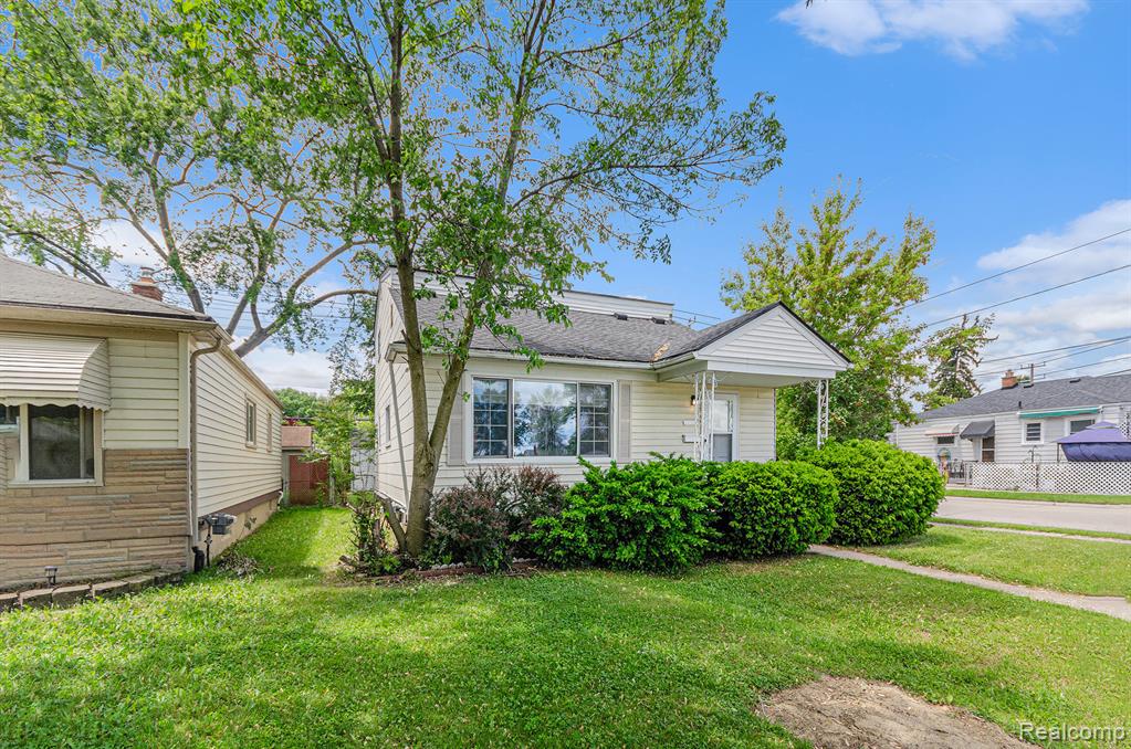 24309 Tuscany Avenue Property Photo 5