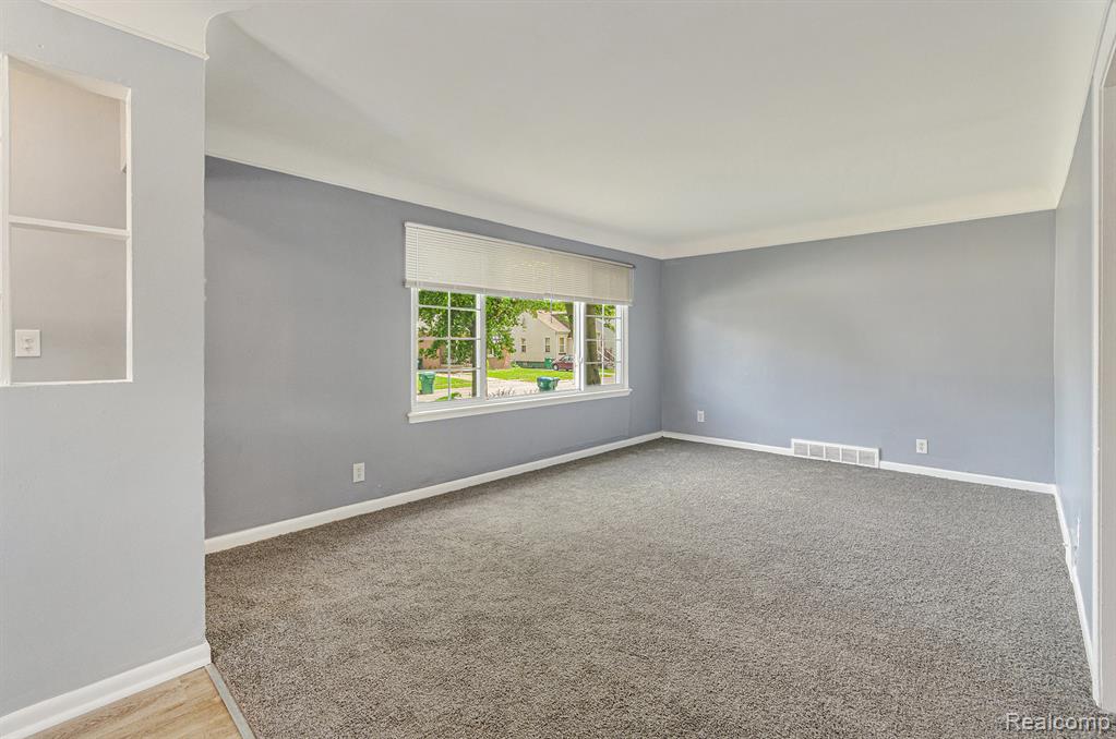 24309 Tuscany Avenue Property Photo 6