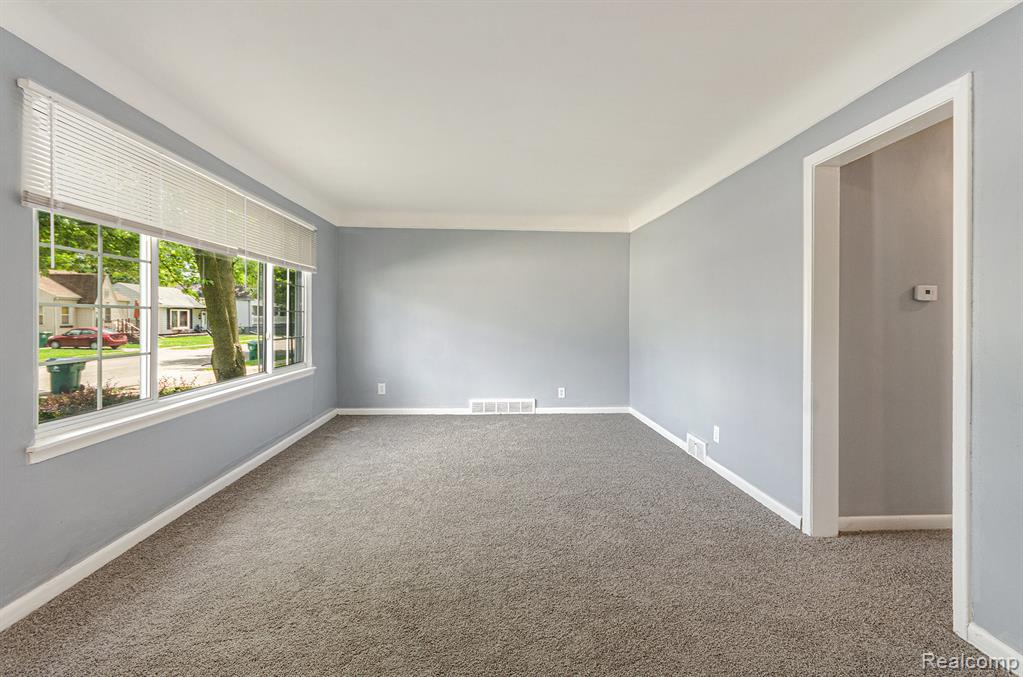 24309 Tuscany Avenue Property Photo 7