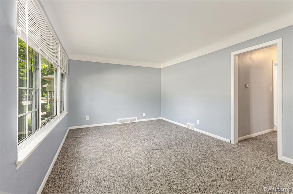 24309 Tuscany Avenue Property Photo 8