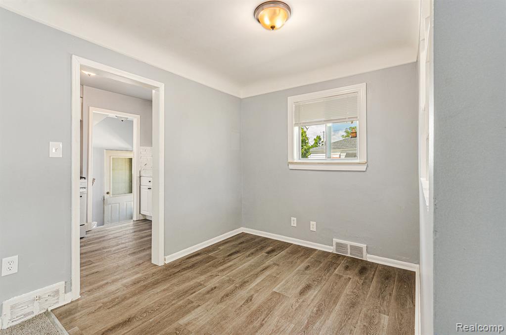 24309 Tuscany Avenue Property Photo 12