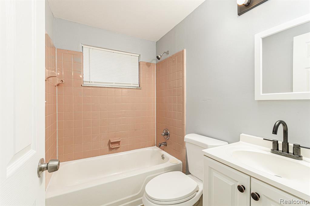 24309 Tuscany Avenue Property Photo 19